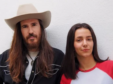 Suu y Carlos Sadness se unen en "Un Rayito"